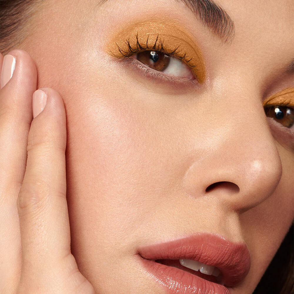 Lakme Absolute Explore EyeShadow Stick Sunset Gold - Image 3