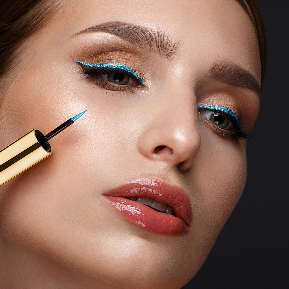 Lakme Glitterati Collection Shine Eyeliner Darng Blu 4.5 ml - Image 3